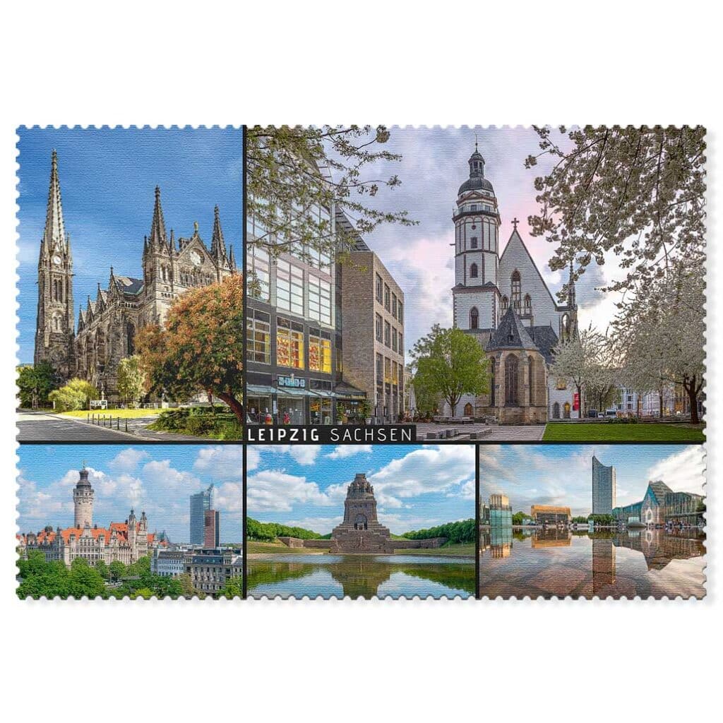 Leipzig Postkarte Collage – Peterskirche, Thomaskirche & Völkerschlachtdenkmal bei blauem Himmel und Spiegelung im Wasser.